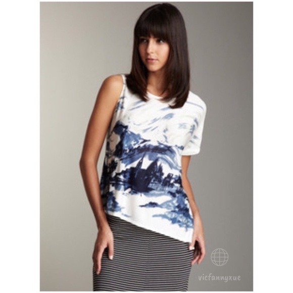 BCBGMAXAZRIA asymmetrical printed top xs - Picture 1 of 4